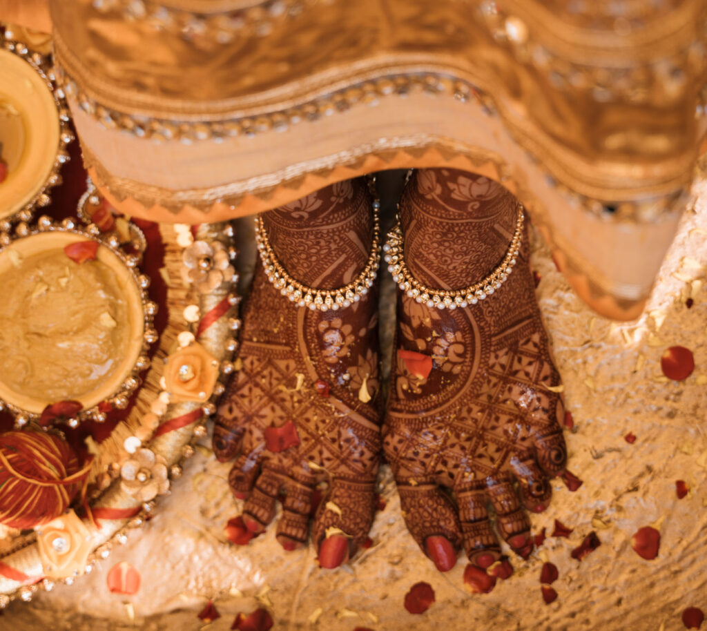 tell me one alt text by using "Best wedding photography" for haldi hath